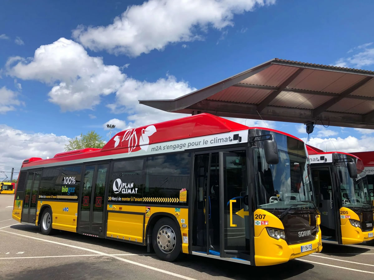 Bus Soléa à l'entrepôt