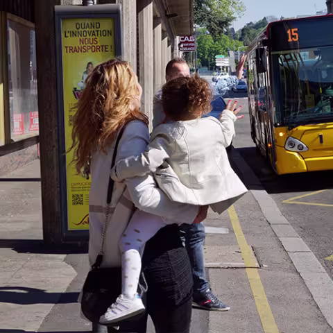 Arrivée du bus à l'arrêt