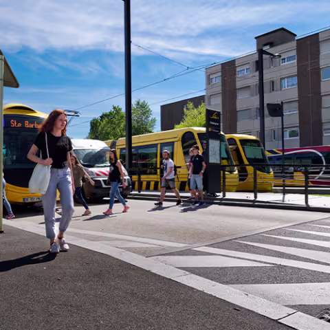 Sécurité : comment traverser la voir à proximité du bus