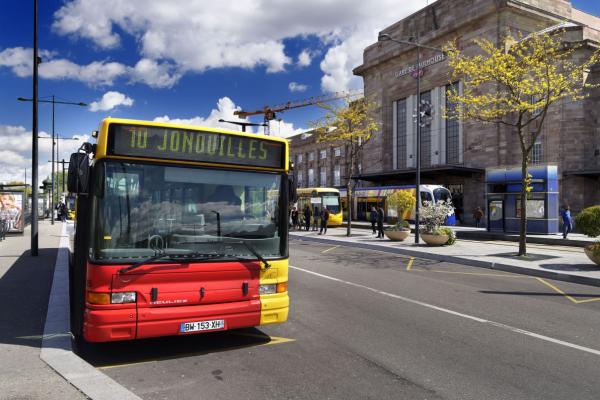 Bus Soléa stationné à la gare centrale